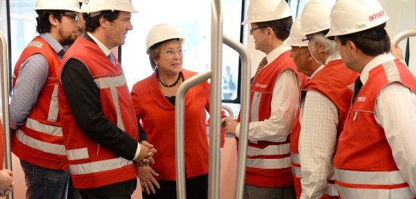 presidenta en talleres de línea 6 de metro