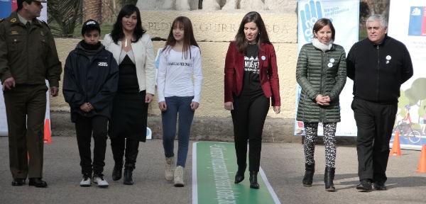 Ministra Paola Tapias y secretaria ejecutiva de Conaset Gabriela Rosende presentando campaña Si Manejas No Chatees