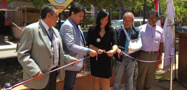 Ministra junto a autoridades inaugurando wifi público