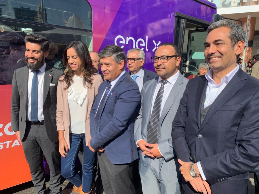 Autoridades presentan bus eléctrico en Antofagasta