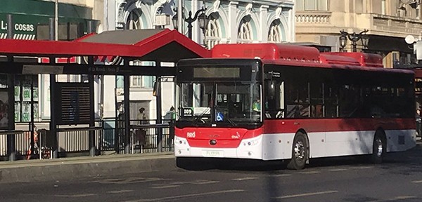 Presentamos inédito servicio de internet de alta velocidad gratuito en paraderos de Red en el centro de Santiago