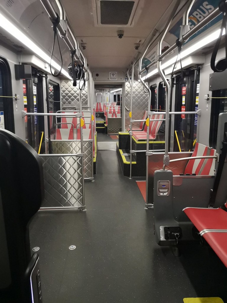 Interior del nuevo bus eléctrico oruga