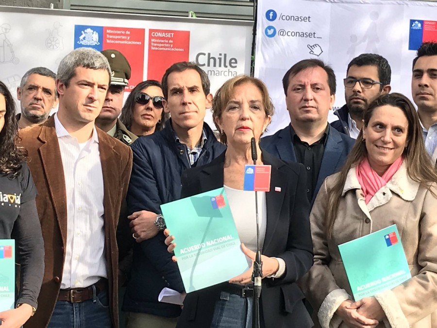 Autoridades en el lanzamiento del acuerdo nacional