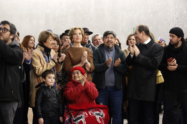 Autoridades y presentes en inauguración de esculturas