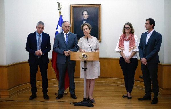 Ministra Hutt en anuncio de puente aéreo entre Chile y Perú