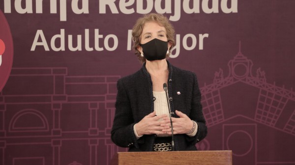 Ministra Gloria Hutt en el anuncio de rebaja de tarifa adulto mayor