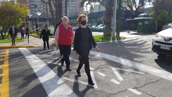 Ministra Hutt y Alcalde Zarhi presentando intervenciones de urbanismo táctico