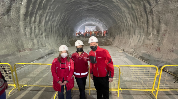 Ministra de Transportes Gloria Hutt junto al Presidente de Metro Louis de Grange y alcaldesa de Quilicura, Pamela Bobadilla