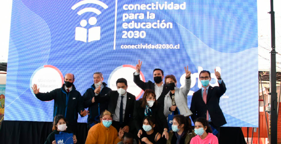 Gobierno inicia conectividad gratuita a redes de alta velocidad a más de 10 mil escuelas de todo el país